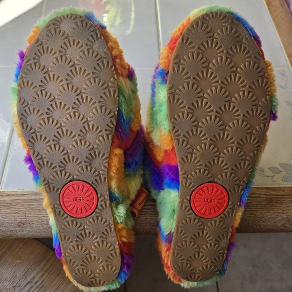 UGG Slides 🌈 - Picture 4 of 5